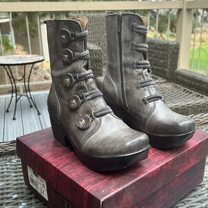 Jafa boots, hand made in Israel. Worn twice! Stone wash Graphite color.